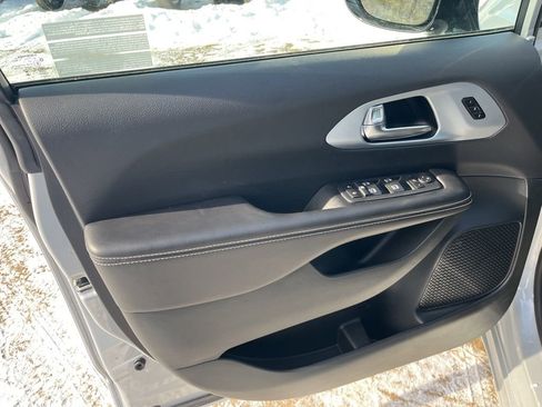 New 2026 Chrysler Pacifica Limited image 17