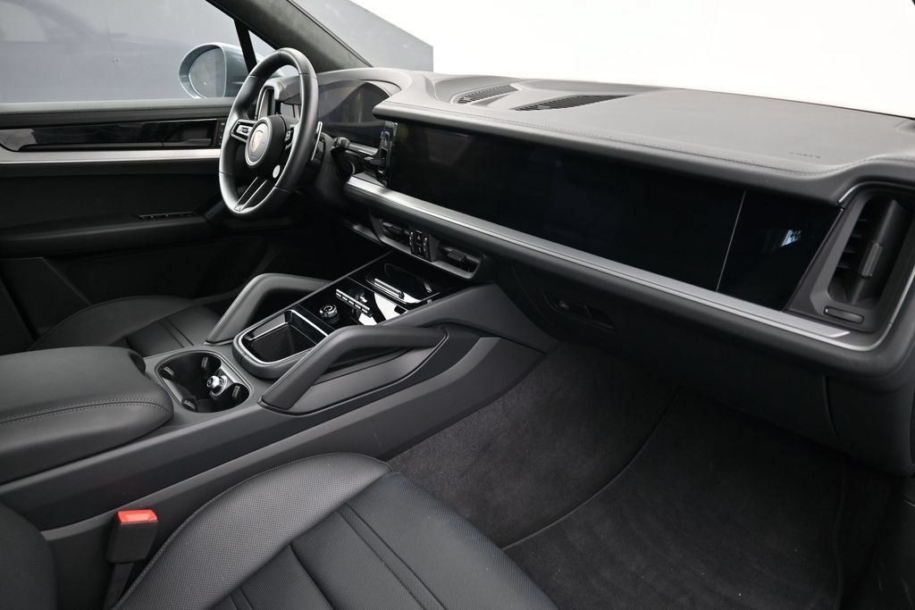 Certified 2026 Porsche Cayenne GTS AWD/4WD image 12