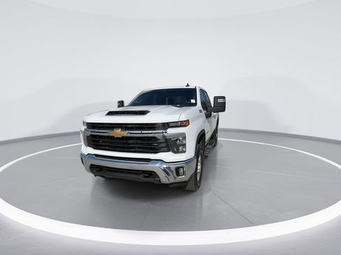 Used 2025 Chevrolet Silverado 2500 LT AWD/4WD image 3