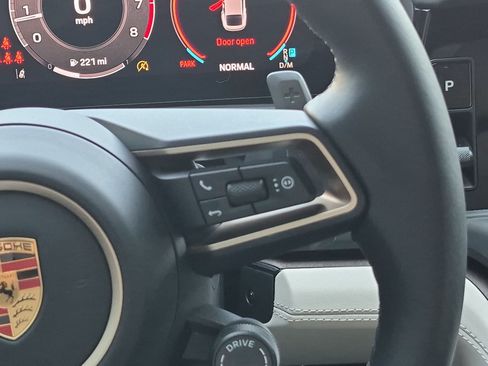 Used 2024 Porsche Panamera image 18