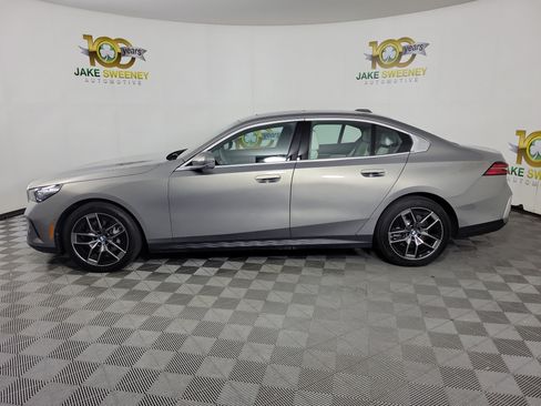 Used 2026 BMW 540i xDrive w/ Premium Package AWD/4WD image 2