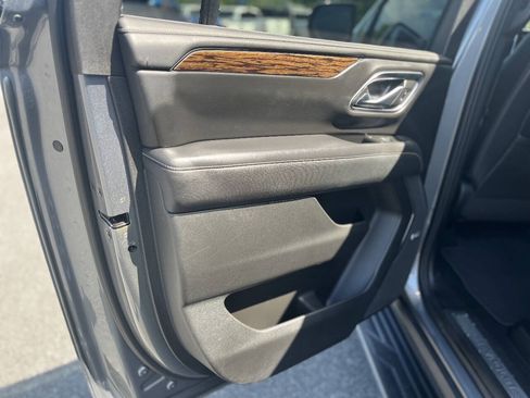 Used 2022 Chevrolet Suburban Premier AWD/4WD image 13