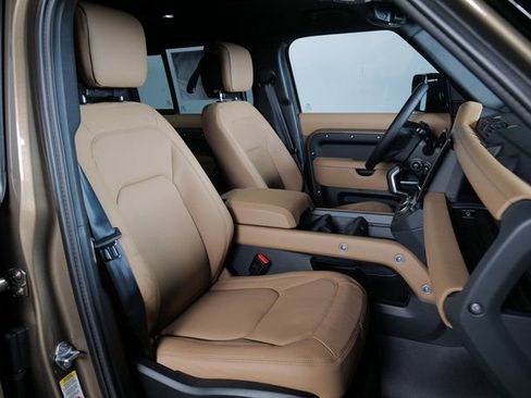 New 2026 Land Rover Defender 130 X-Dynamic SE image 3