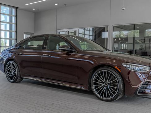 Used 2023 Mercedes-Benz S 500 4MATIC w/ AMG Line image 12