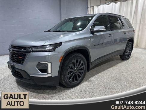 Used 2023 Chevrolet Traverse RS image 1