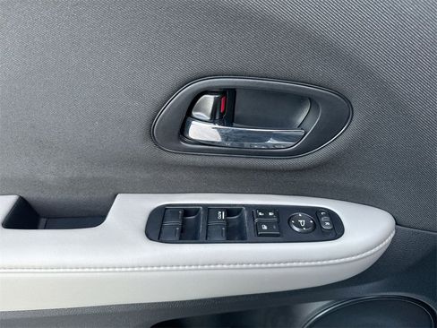 Used 2020 Honda HR-V LX image 15