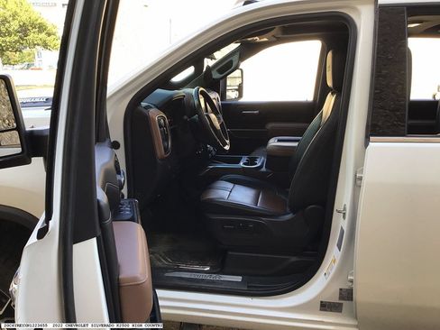 Used 2022 Chevrolet Silverado 2500 High Country w/ Z71 Off-Road Package AWD/4WD image 8