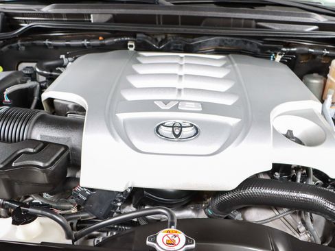 Used 2019 Toyota Land Cruiser image 34