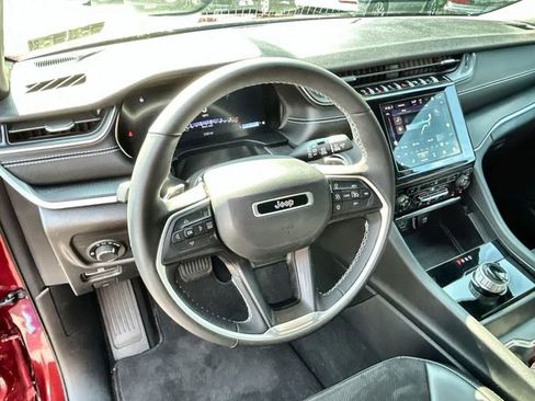 Used 2024 Jeep Grand Cherokee L Laredo image 18