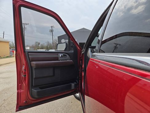 Used 2015 Ford Expedition Platinum image 4
