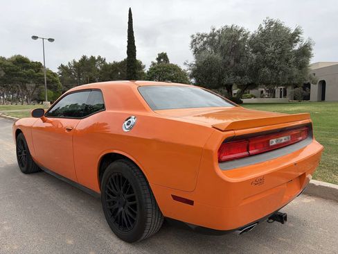 Used 2012 Dodge Challenger SXT RWD image 2
