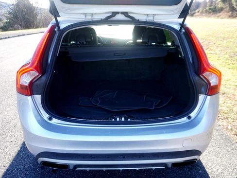 Used 2018 Volvo V60 T5 Cross Country w/ Convenience Package image 31