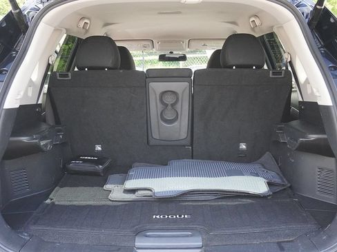 Used 2018 Nissan Rogue SV w/ Premium Package AWD/4WD image 18