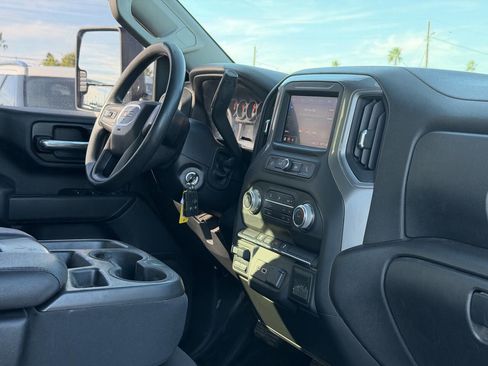 Used 2021 GMC Sierra 2500 4x4 Crew Cab w/ Gooseneck/5TH Wheel Package image 34