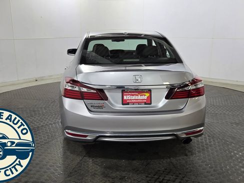 Used 2017 Honda Accord EX-L image 6