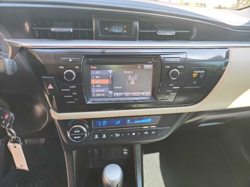 Used 2016 Toyota Corolla LE FWD image 18