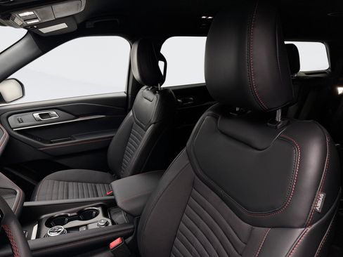 Used 2025 Ford Explorer ST-Line image 29