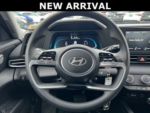 Certified 2025 Hyundai Elantra SE image 19