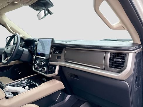 Used 2023 Ford Expedition Max XLT image 36