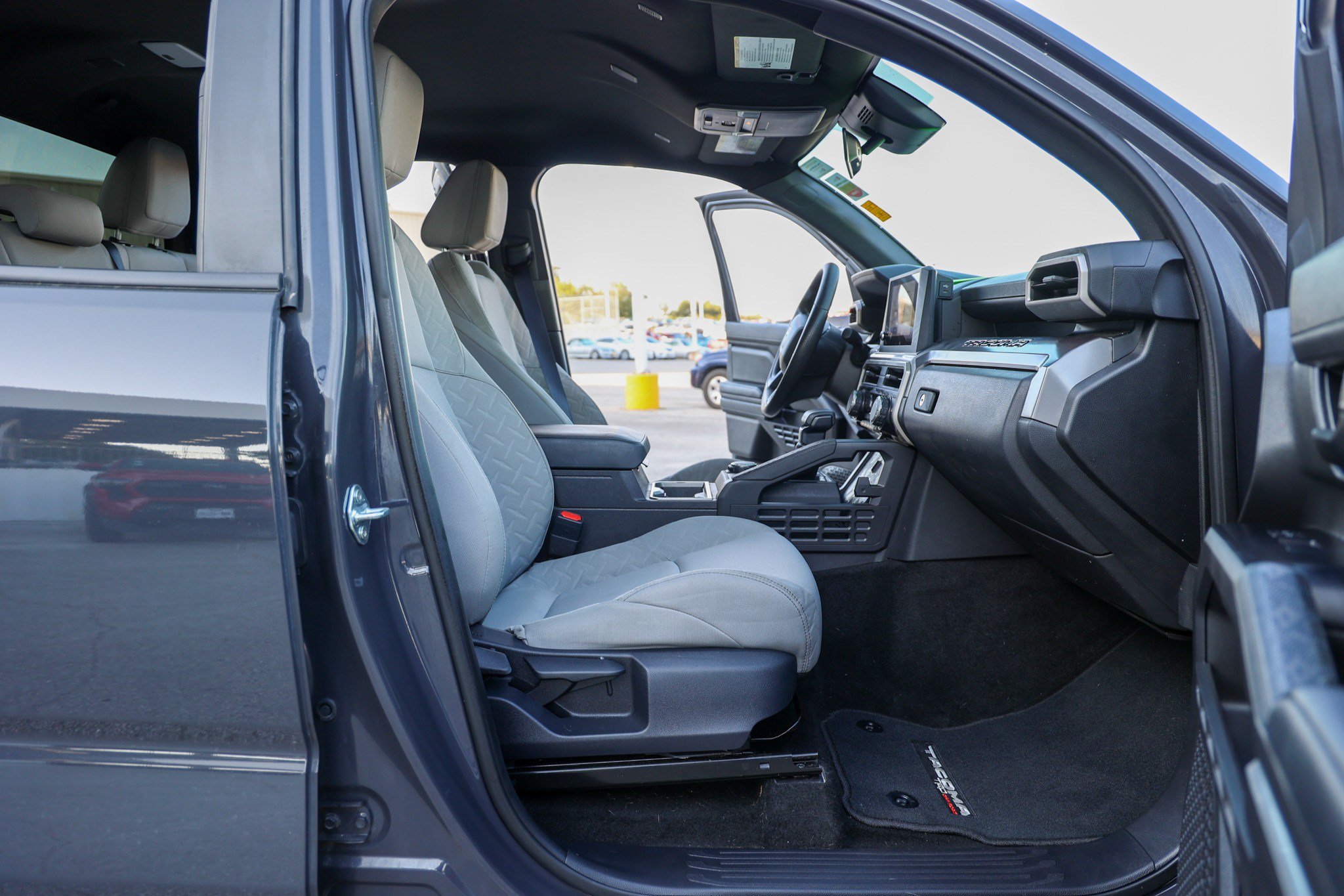 Certified 2025 Toyota Tacoma SR5 AWD/4WD image 41