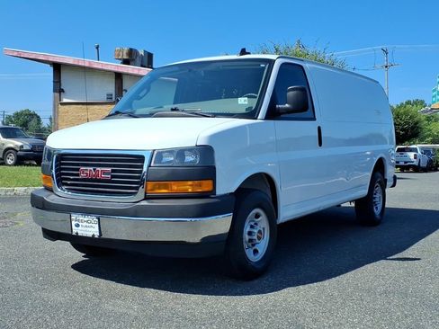 Used 2024 GMC Savana 2500 w/ Driver Convenience Package RWD image 3