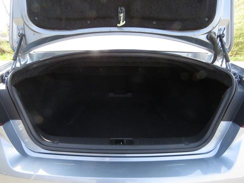 Used 2016 INFINITI Q70 3.7 w/ Deluxe Touring Package AWD/4WD image 17