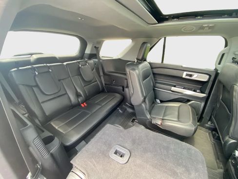 Used 2022 Ford Explorer Limited w/ Equipment Group 301A AWD/4WD image 17