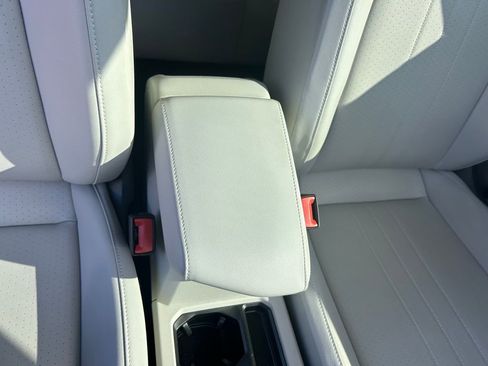 Used 2023 Volkswagen Tiguan SE image 39