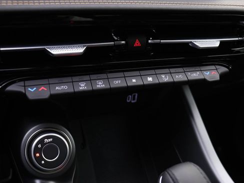 New 2025 Alfa Romeo Tonale w/ Premium Package AWD/4WD image 9
