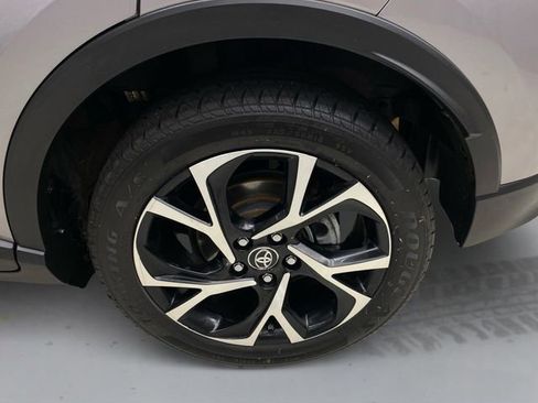 Used 2018 Toyota C-HR XLE FWD image 17