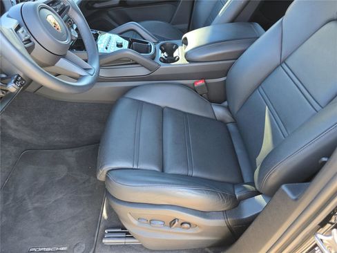 Used 2024 Porsche Cayenne image 22