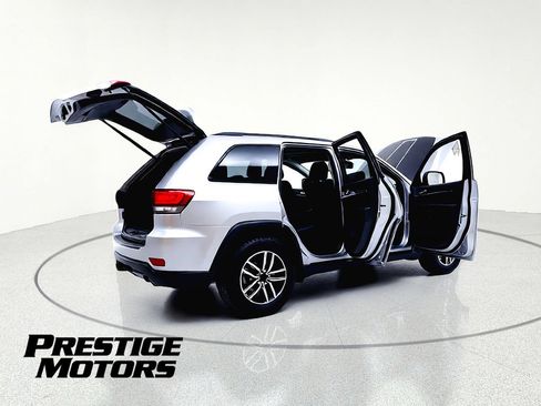 Used 2019 Jeep Grand Cherokee Trailhawk AWD/4WD image 14