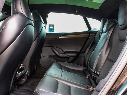 Used 2021 Tesla Model S Plaid image 33