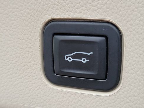 Used 2016 Cadillac SRX Luxury w/ Driver Awareness Package image 36