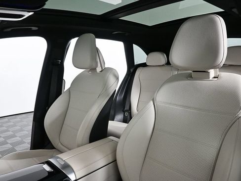 Used 2023 Mercedes-Benz GLC 300 image 5
