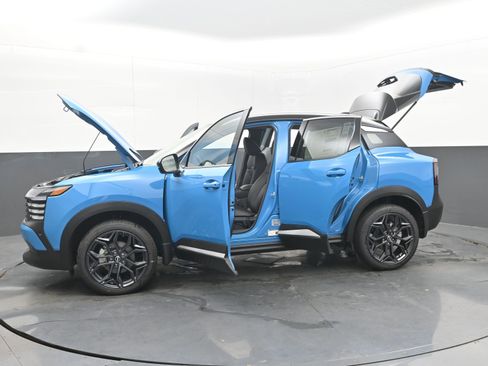 Certified 2025 Nissan Kicks SR image 41