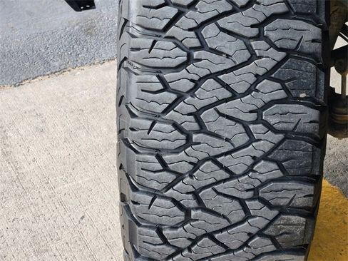 Used 2021 Chevrolet Silverado 1500 LT Trail Boss w/ Convenience Package II image 11