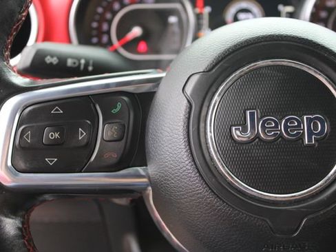 Used 2022 Jeep Wrangler Unlimited Rubicon w/ LED Lighting Group AWD/4WD image 17