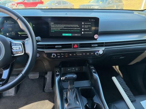 Used 2024 Kia Sorento S image 12