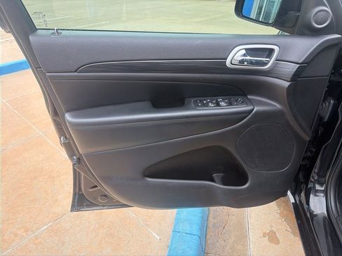 Used 2020 Jeep Grand Cherokee Altitude RWD image 20