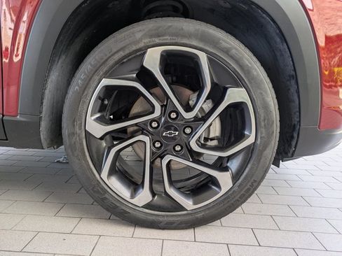 Used 2024 Chevrolet Trax RS w/ Sunroof Package FWD image 22