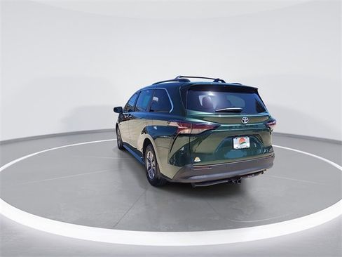 Used 2024 Toyota Sienna XLE image 7