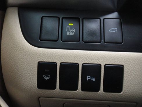 Used 2016 Toyota Highlander Limited FWD image 16