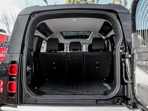 Used 2025 Land Rover Defender 110 S image 9