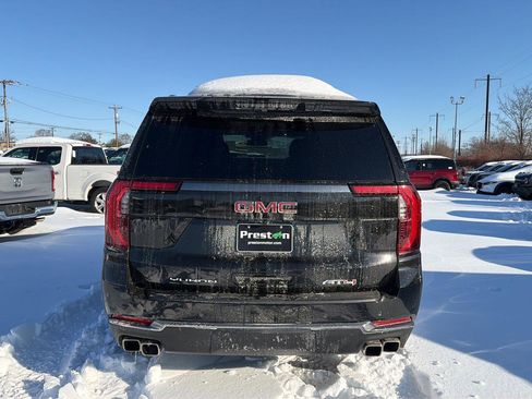 Used 2025 GMC Yukon AT4 image 3
