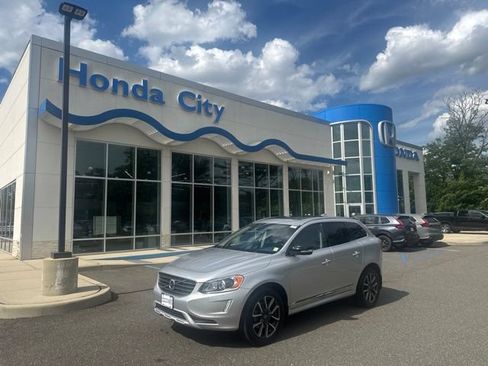 Used 2017 Volvo XC60 T6 Dynamic w/ Preferred Option Package AWD/4WD image 2