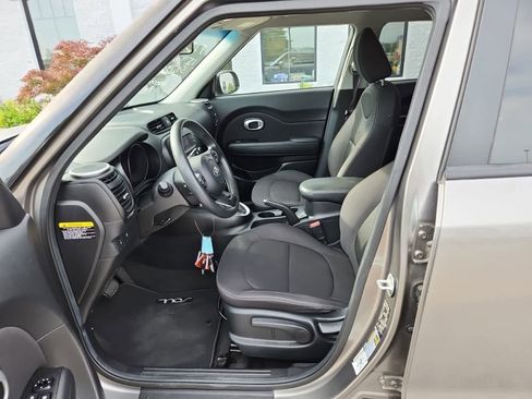 Used 2015 Kia Soul FWD image 15