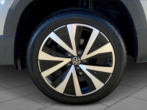 Used 2024 Volkswagen Taos SE image 10