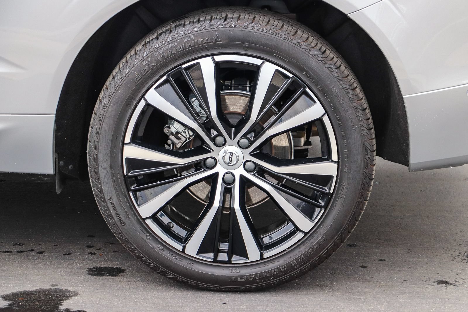 Used 2025 Volvo XC60 B5 Plus w/ Protection Package Premier AWD/4WD image 12