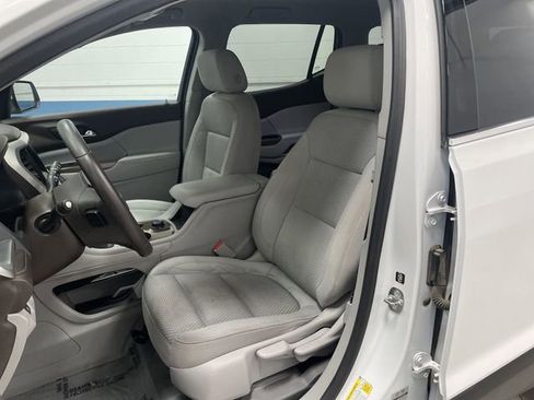 Used 2023 GMC Acadia SLE image 4